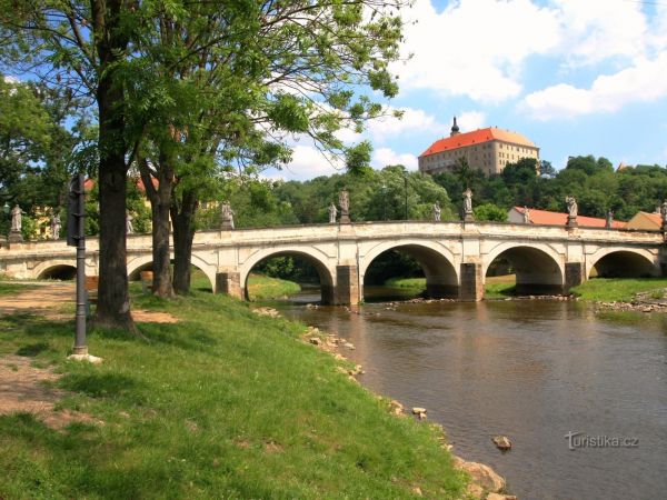 Náměšť nad Oslavou - barokní kamenný most - tip na výlet