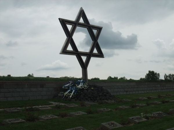 Národní hřbitov Terezín - symbol české státnosti - tip na výlet