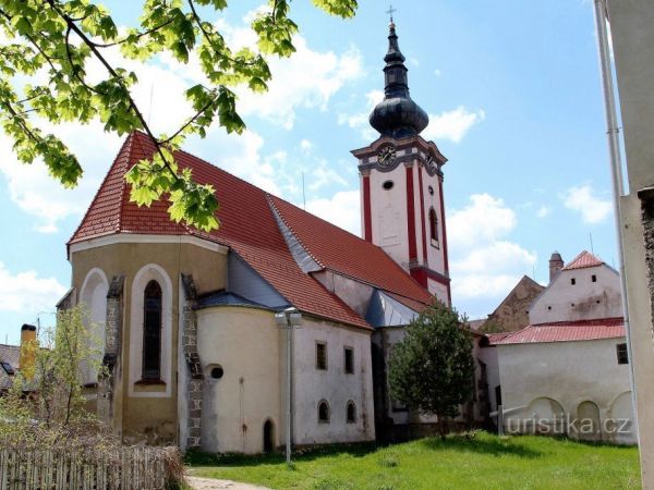 Nová Bystřice, farní kostel sv. Petra a Pavla.