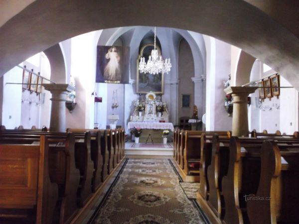 obec Horní Lhota - kostol a okolité pamiatky