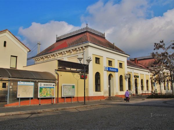 Od vlaku k vlaku - Z Hodonína přes Nesyt do Lužic