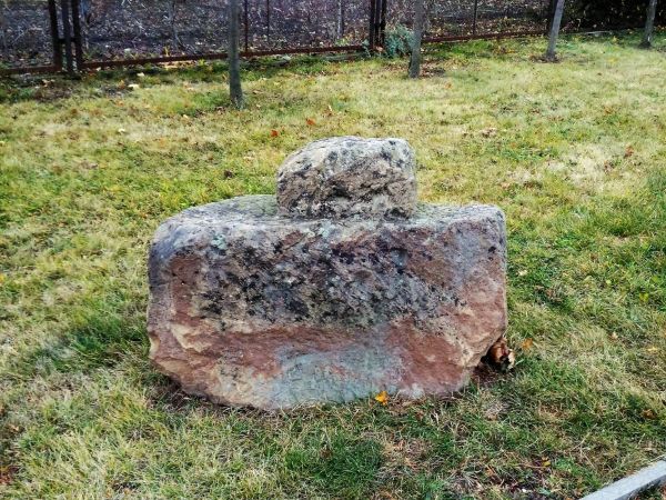 Odpočivný kámen v Droužkovicích. - tip na výlet