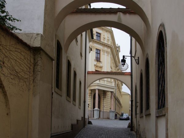 Olomouc – ulička plná pohádek (Školní ulice)