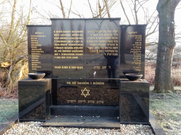 Památník obětem terezínského ghetta.