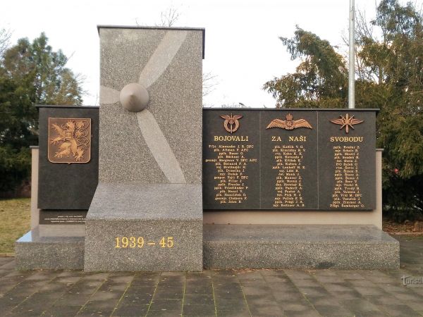Památník padlým pilotům II. světové války.
