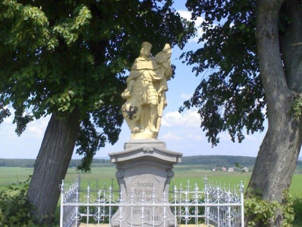 Petrovice - pomník sv. Václava