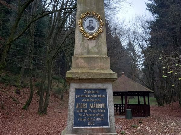 Pomník Aloisi Mádrovi