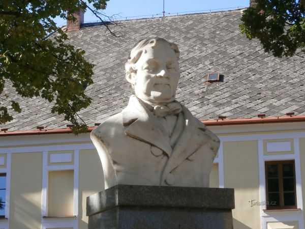 Pomník Antonínu Pichovi na Hořičkách