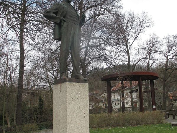 Pomník dělnického presidenta v Zákolanech - tip na výlet