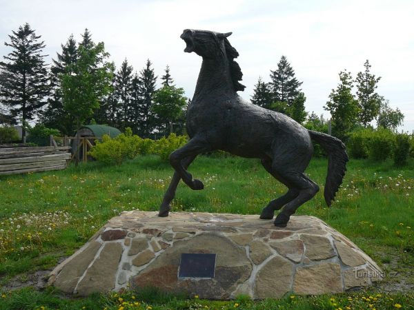 Pomník koňům padlým v bitvě u Slavkova
