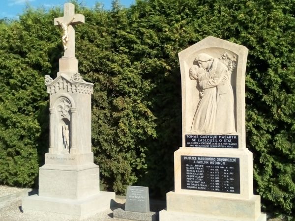 Pomník obětem 1. světové války v Srnojedech - tip na výlet