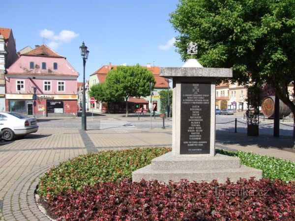 Pomník Obětem 2. světové války v Žatci - tip na výlet