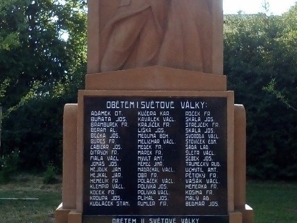 Pomník obětem světových válek ve Svítkově - tip na výlet