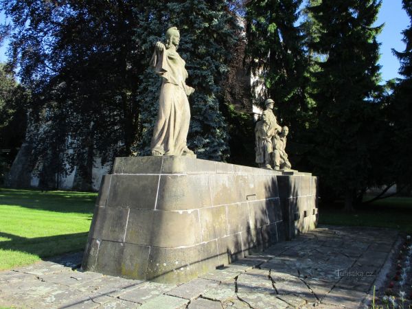 Pomník odboje a obětem 2. světové války ve Smiřicích