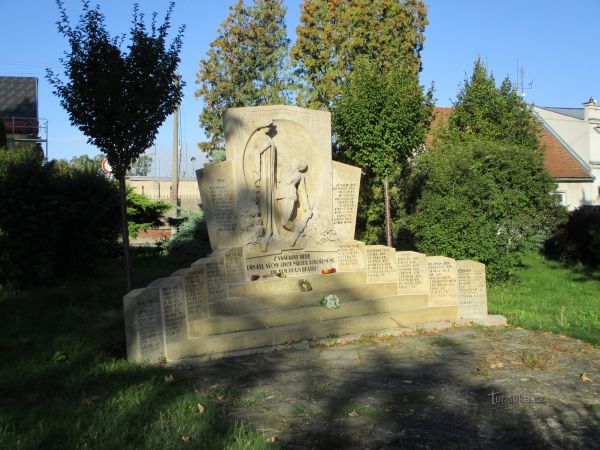 Pomník padlým v 1. světové válce na Novém Hradci Králové - tip na výlet