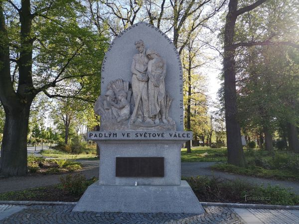Pomník Padlým ve světové válce Dobruška - tip na výlet