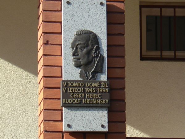 Praha 4 - Nusle - pamětní deska Rudolf Hrušínský