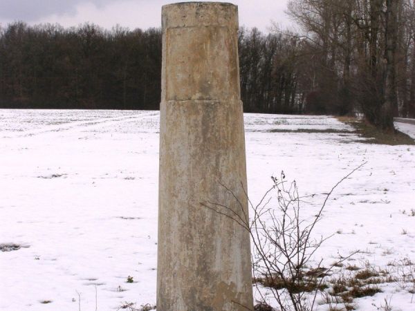 Pyrám - kamenný rozcestník