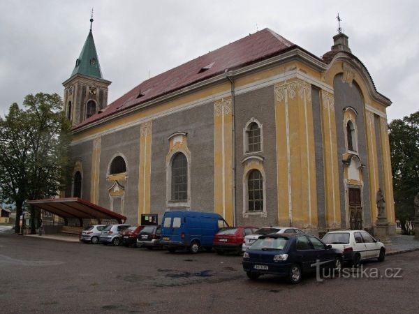 Ronov nad Doubravou - barokní sochy sv. Jana Nepomuckého a sv. Prokopa - tip na výlet