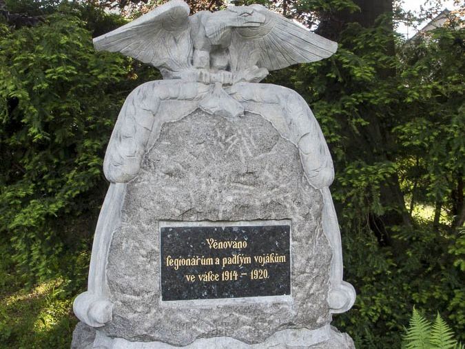 Rovensko – Pomník světových válek - tip na výlet