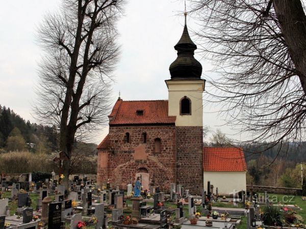 Rovná, románský kostel sv. Jakuba Většího.