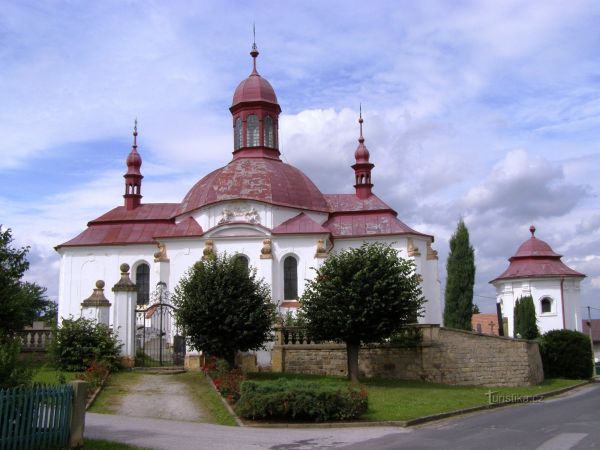 Slatiny - kostel Nanebevzetí Panny Marie - tip na výlet