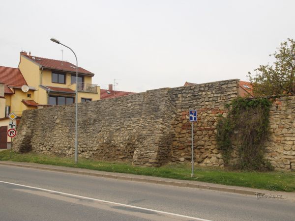 Slavkov u Brna - městské hradby - tip na výlet