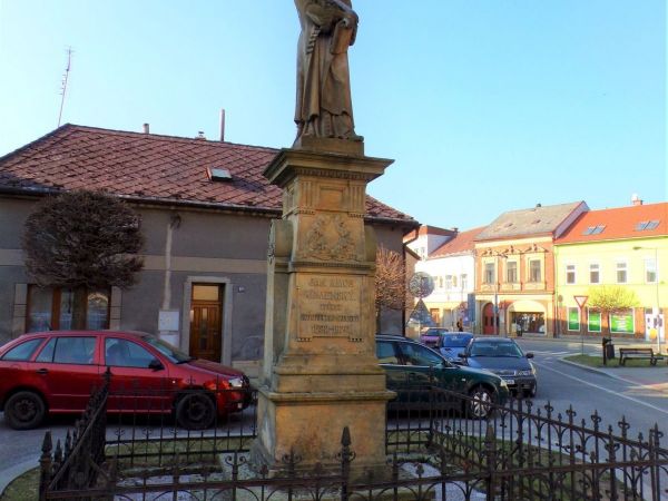 Slavnostní odhalení pomníku Janu Amosi Komenskému v Hořicích v roce 1892