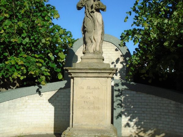 Sloup se sochou sv. Antonína Paduánského v Mokrovousích