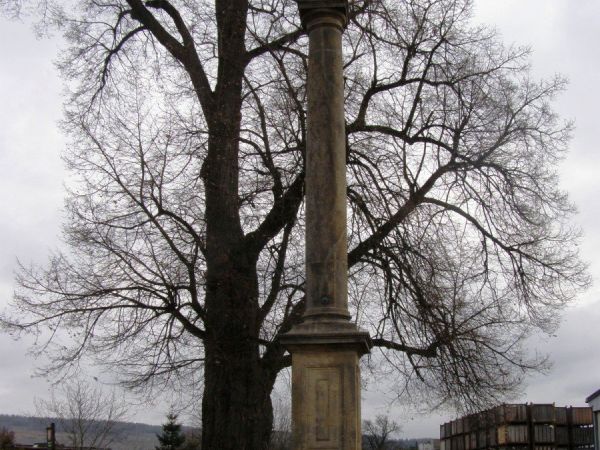 Sobčice - sloup se sochou sv. Jana Nepomuckého - tip na výlet