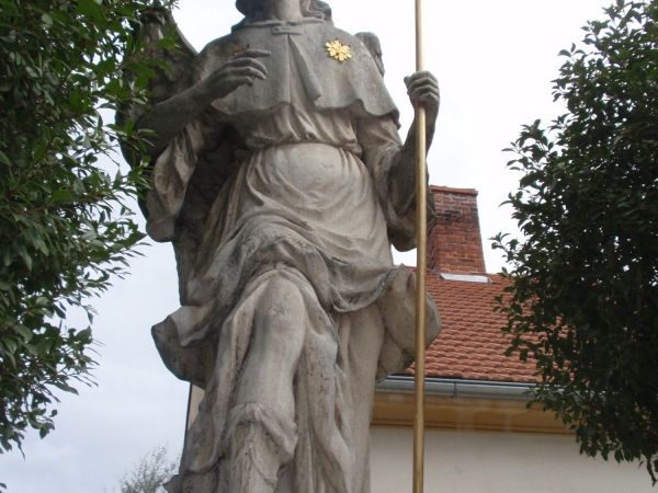 Socha archanděla Rafaela v Rájci-Jestřebí