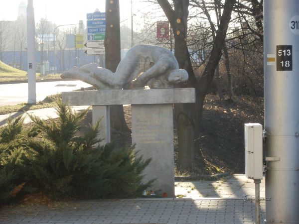 Socha Miloše Sýkory - zachránce mostu