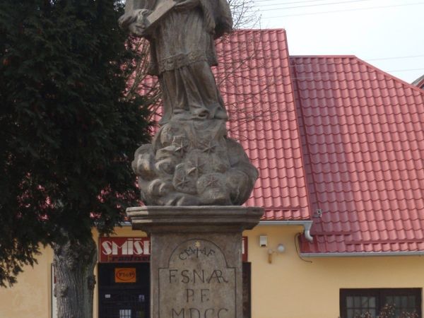 Socha sv. Jana Nepomuckého v obci Pohled