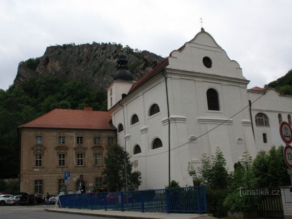 Svatý Jan pod Skalou a hřbitovní kaple – kaple sv. Maxmiliána