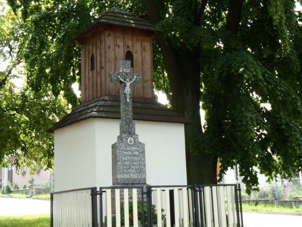 Sviny - Kaplička s dřevěnou zvoničkou