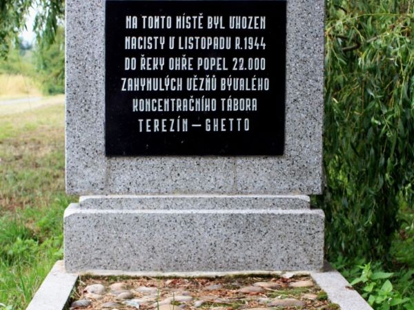 Terezín – památník u řeky Ohře