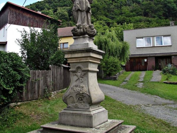 Týn nad Bečvou - socha sv.Jana Nepomuckého