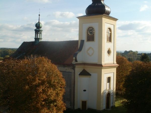 Uhersko - kostel Nanebevzetí Panny Marie - tip na výlet