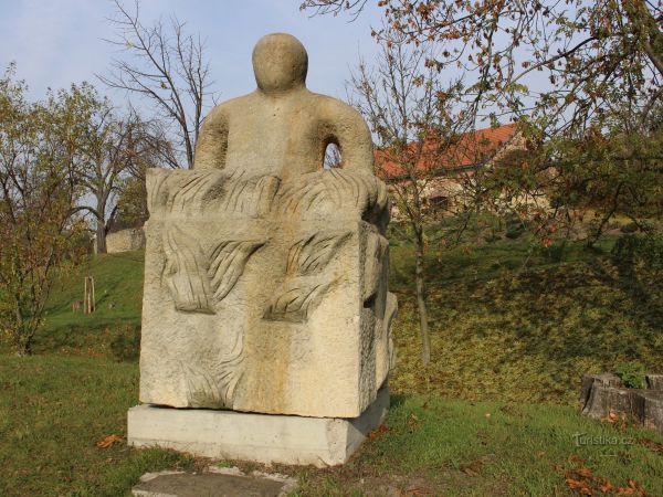 Uherský Brod - sochy ze sochařských sympozií