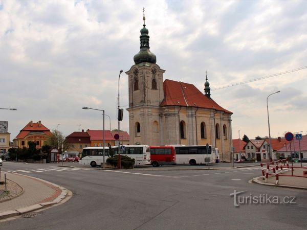 Uhlířské Janovice, kostel sv. Aloise Gonzagy. - tip na výlet