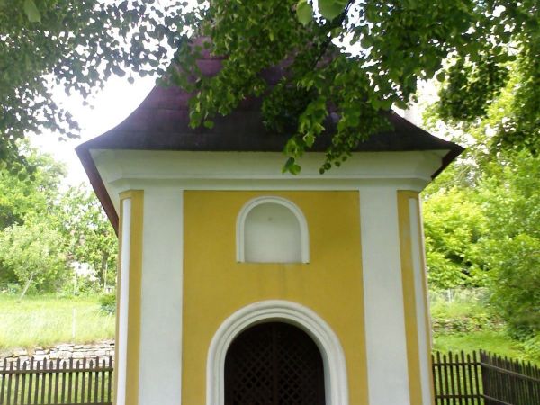 Uhřínovice - kaplička sv. Jana Nepomuckého