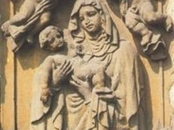 Velvary - Kamenný reliéf Panny Marie staroboleslavské - tip na výlet