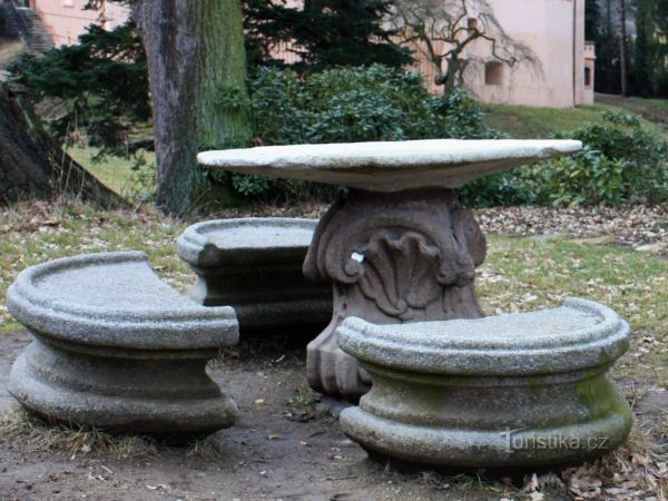 Vrchotovy Janovice - Kamenný stůl - tip na výlet