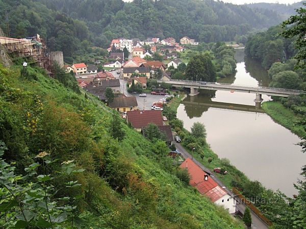 Vyhlídka od hradu Český Šternberk