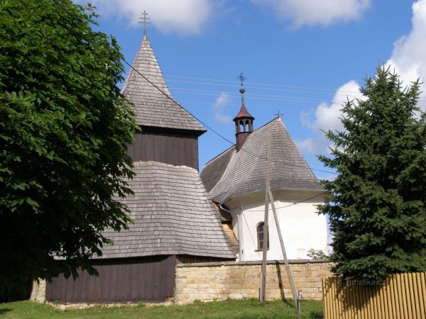 Vysočany - dřevěný kostel sv. Markéty s dřevěnou zvonicí - tip na výlet