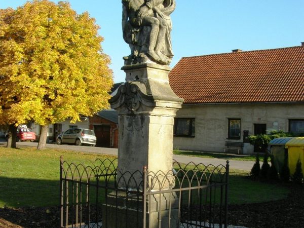 Vysoké Veselí - pomník sv. Panny Marie