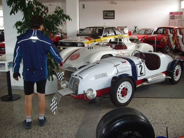 Z Křivoklátu do Lán na prohlídku Muzea sportovních vozů - tip na výlet