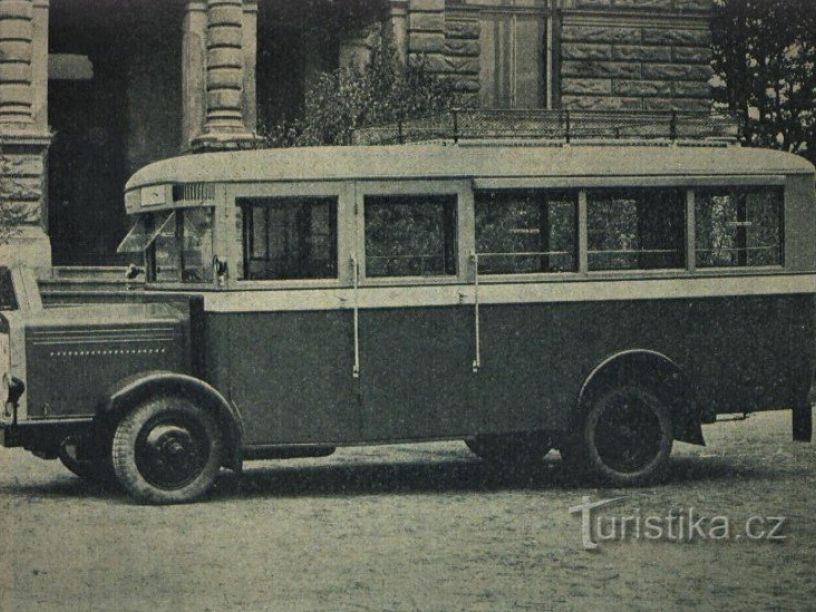 Zahájení autobusové dopravy v Úpici v roce 1921