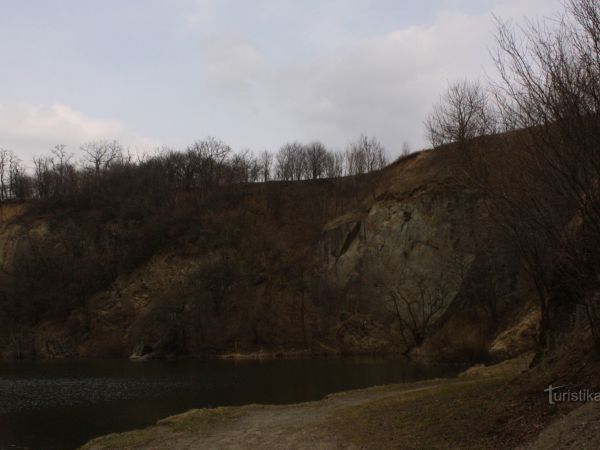 Zatopený kamenolom v obci Hradčany - Kobeřice