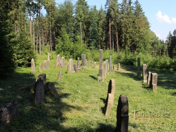 Židovský hřbitov u Ptenína. - tip na výlet
